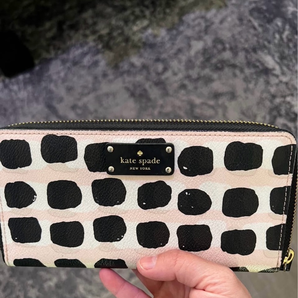 Kate Spade Black and Cream Wallet